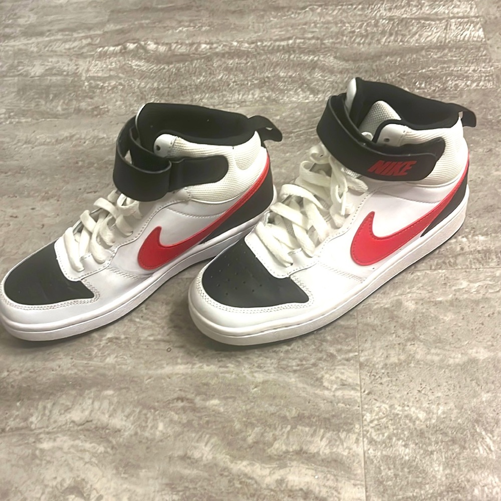 Boys Nike Big Kid Court Borough Mid 2 Sneakers, Size : 5Y